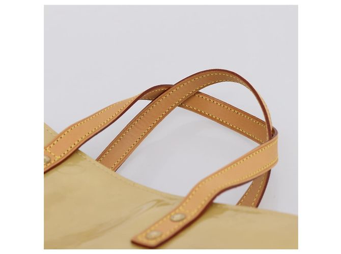 Borsa a mano LOUIS VUITTON Monogram Vernis Reade MM Beige M91141 LV Auth 205928A - vista 8
