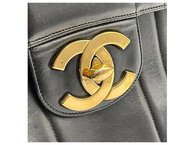 Chanel Classic Flap Handtasche aus schwarzem Leder - Ansicht 16