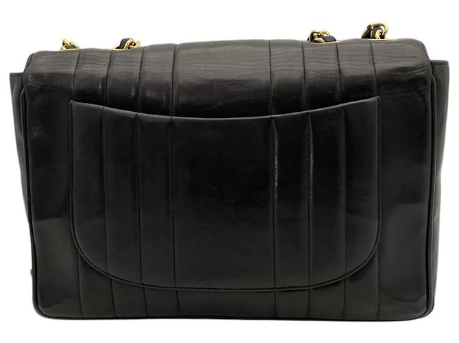 Chanel Classic Flap Handtasche aus schwarzem Leder - Ansicht 2