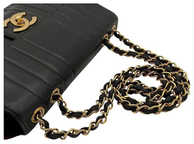 Chanel Classic Flap Handtasche aus schwarzem Leder - Ansicht 3