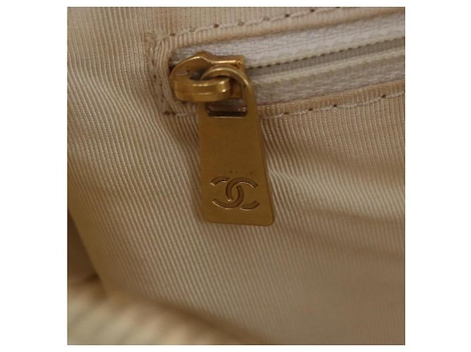 Bolsa CHANEL Wild Stitch em couro branco com detalhes dourados CC Auth mr2972 - vista 27