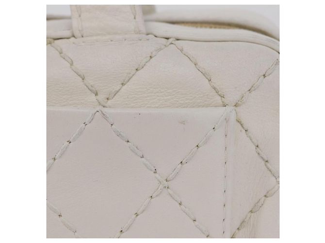 Bolsa CHANEL Wild Stitch em couro branco com detalhes dourados CC Auth mr2972 - vista 3