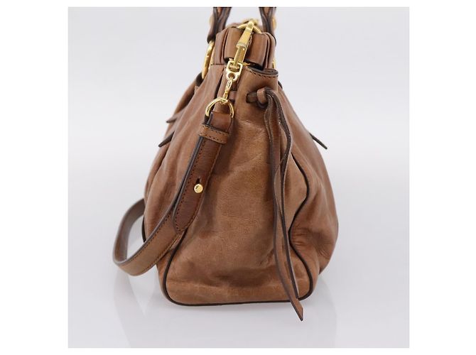 Bolsa Miu Miu em couro 2way marrom tom dourado Auth mr3024V - vista 4