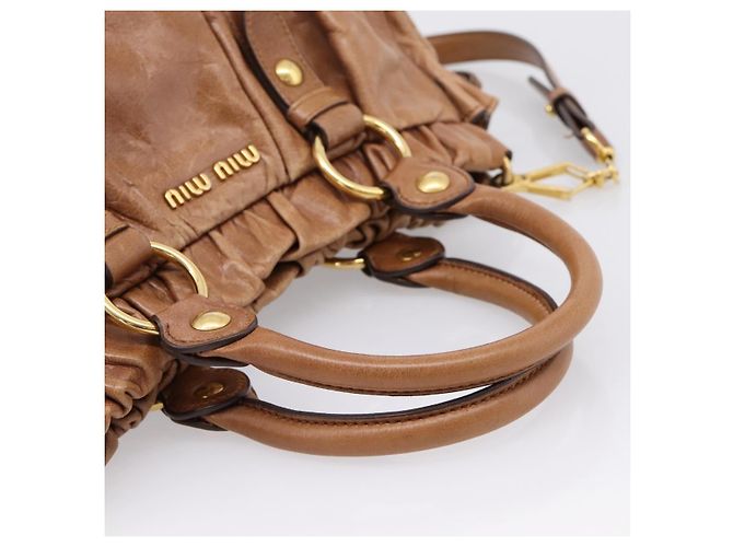 Bolsa Miu Miu em couro 2way marrom tom dourado Auth mr3024V - vista 7