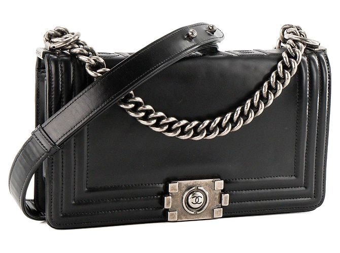 CHANEL - Borsa a tracolla mini Chanel Boy in pelle liscia nera Nero - vista 2