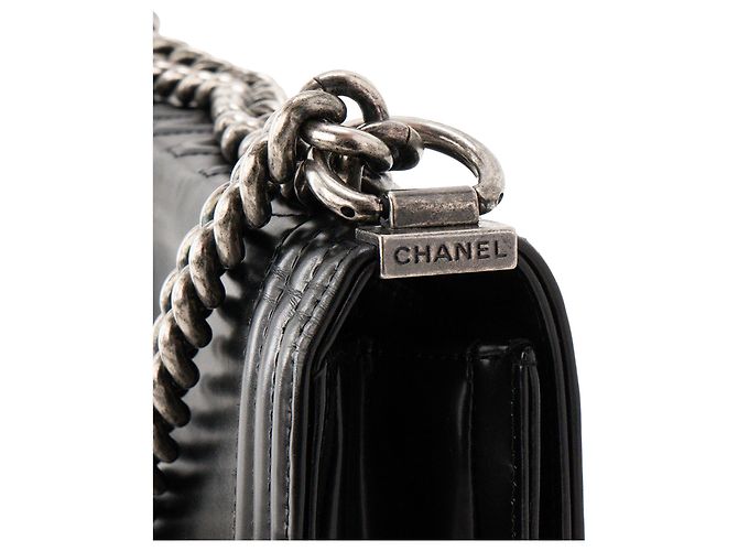 CHANEL - Borsa a tracolla mini Chanel Boy in pelle liscia nera Nero - vista 5