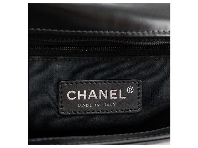 CHANEL - Borsa a tracolla mini Chanel Boy in pelle liscia nera Nero - vista 6