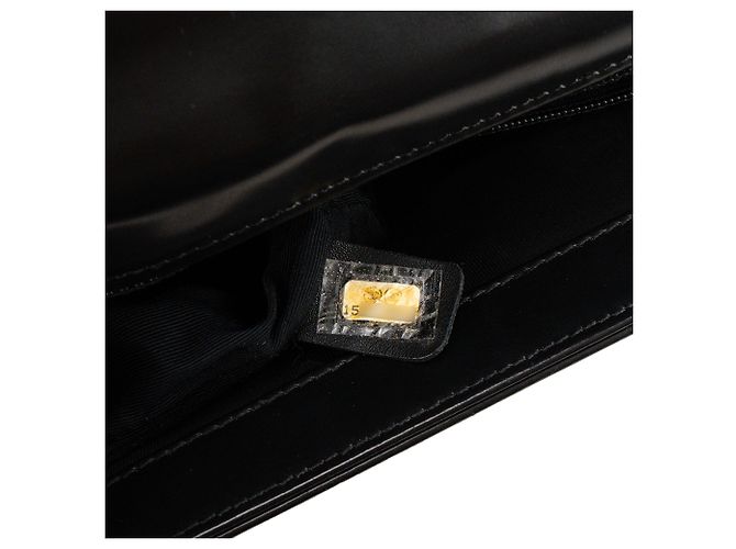 CHANEL - Borsa a tracolla mini Chanel Boy in pelle liscia nera Nero - vista 8