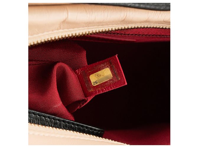 CHANEL - Borsa a tracolla Gabrielle Large in pelle stropicciata beige e pelle liscia nera - vista 8