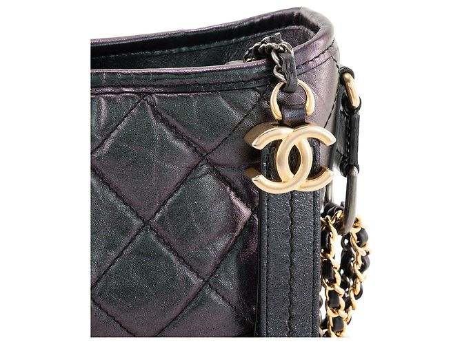CHANEL - Borsa a tracolla Gabrielle mini in pelle stropicciata nera iridescente Nero - vista 5