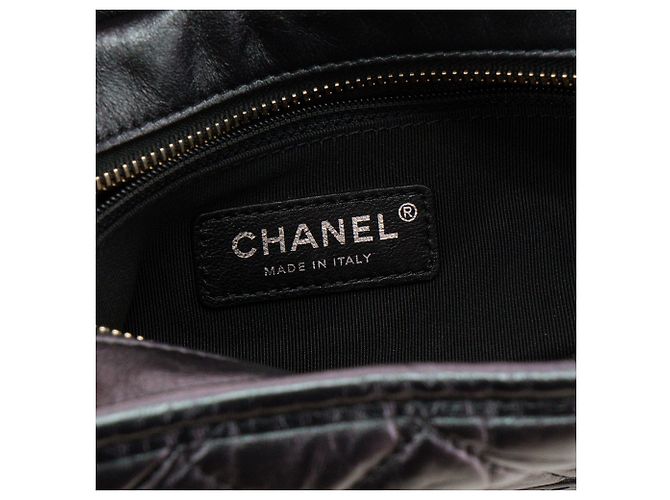 CHANEL - Borsa a tracolla Gabrielle mini in pelle stropicciata nera iridescente Nero - vista 6