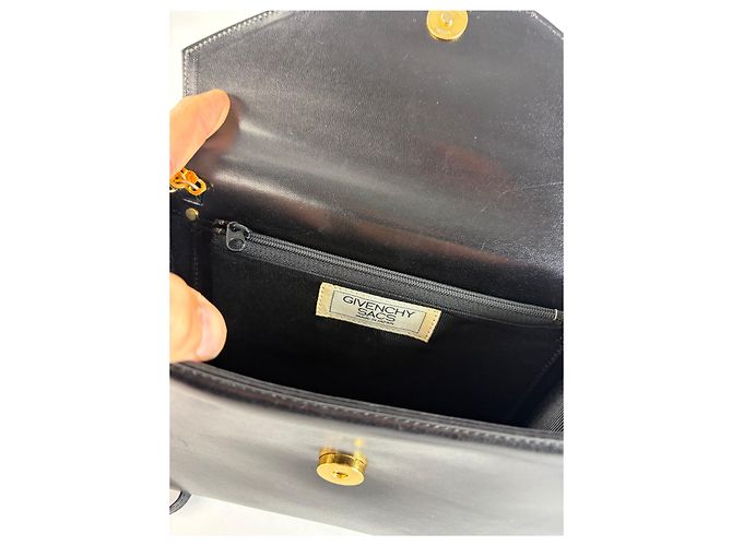 Vintage Givenchy 4G Logo Schultertasche mit Klappe Späte 1970er Black Gold Schwarz - Ansicht 3
