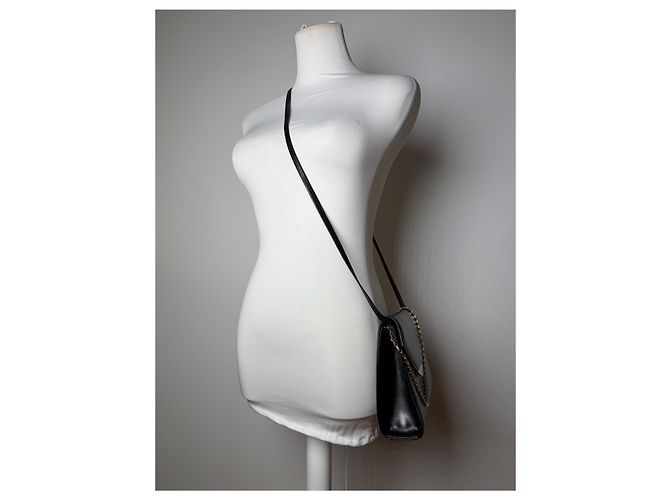 Vintage Givenchy 4G Logo Schultertasche mit Klappe Späte 1970er Black Gold Schwarz - Ansicht 6