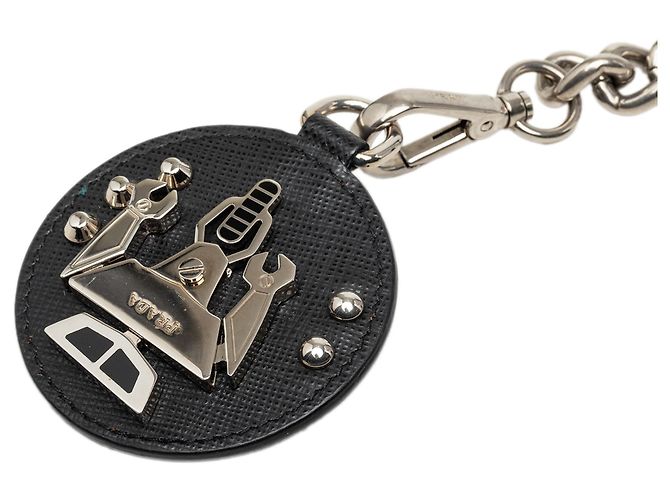 Prada Robot-Kettenbrosche aus silbernem Saffiano-Leder und Messing - Ansicht 2
