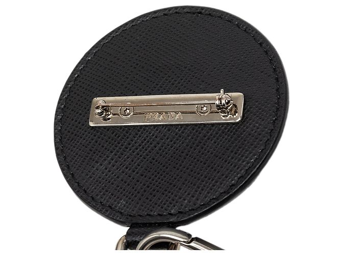 Prada Robot-Kettenbrosche aus silbernem Saffiano-Leder und Messing - Ansicht 3