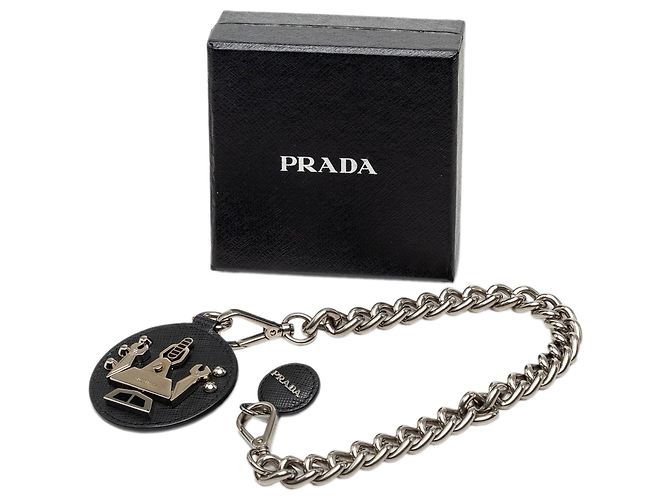 Prada Robot-Kettenbrosche aus silbernem Saffiano-Leder und Messing - Ansicht 6