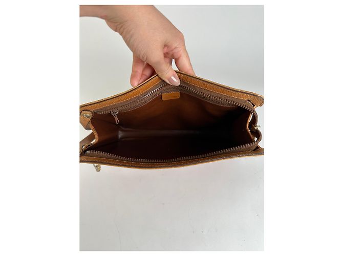 Triomphe Céline Clutch Vintage Celine in pelle martellata c. 1990 Tan Gold Cammello - vista 3