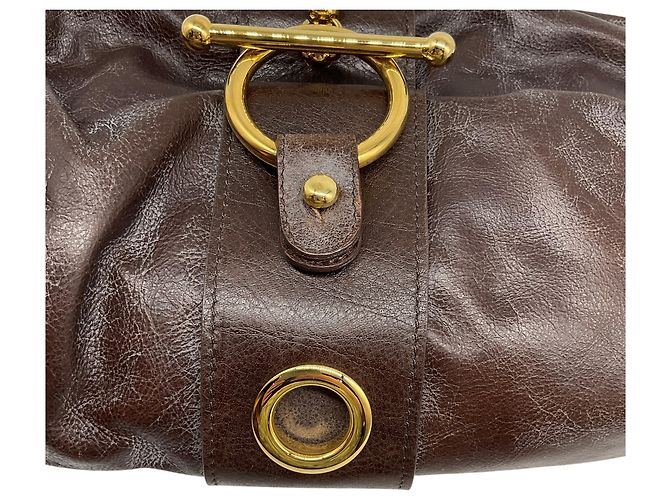 Bolsa de ombro Marni em couro marrom com ferragens douradas - vista 7