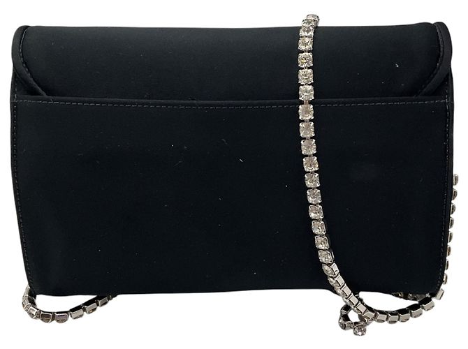 Bolsa de noite Givenchy em cetim preto com alça de corrente adornada com cristais - vista 3