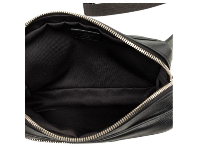 Bumbag Borsello da vita Louis Vuitton Taiga Outdoor Nero - vista 4