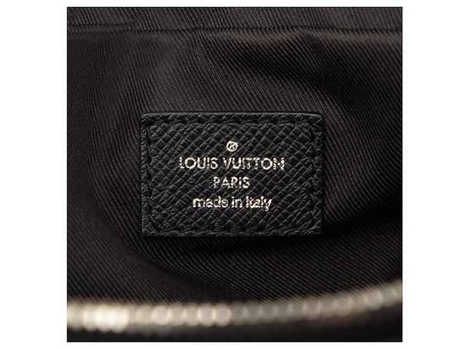 Bumbag Borsello da vita Louis Vuitton Taiga Outdoor Nero - vista 5