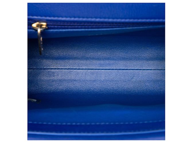 Borsa a tracolla Chanel Small Studded Chevron Calfskin Envelope Double Flap Blu - vista 4