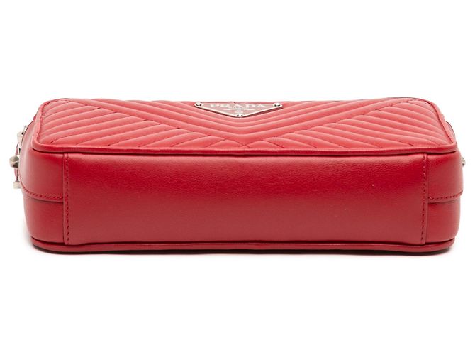 Prada Mini Soft Calf Impunture Diagramme Doppelreißverschluss-Tasche, rot - Ansicht 3