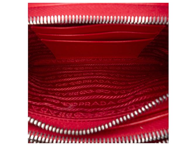 Prada Mini Soft Calf Impunture Diagramme Doppelreißverschluss-Tasche, rot - Ansicht 5