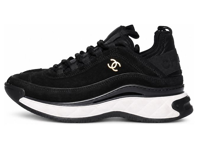 Chanel, baskets en daim avec logo CC doré Noir - vue 2