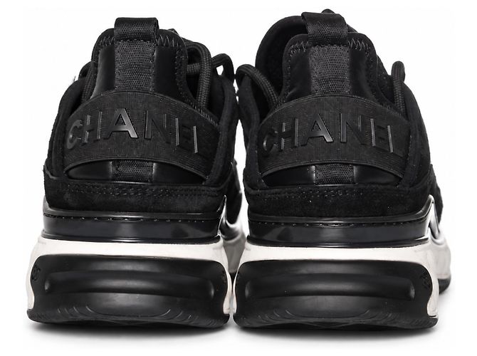 Chanel, baskets en daim avec logo CC doré Noir - vue 3