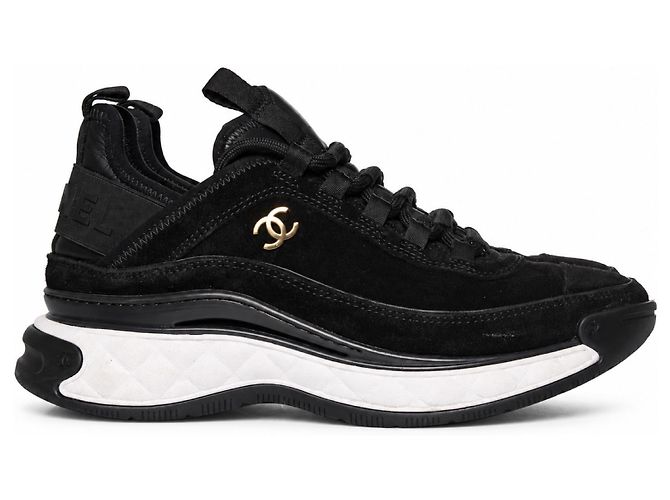 Chanel, baskets en daim avec logo CC doré Noir - vue 4