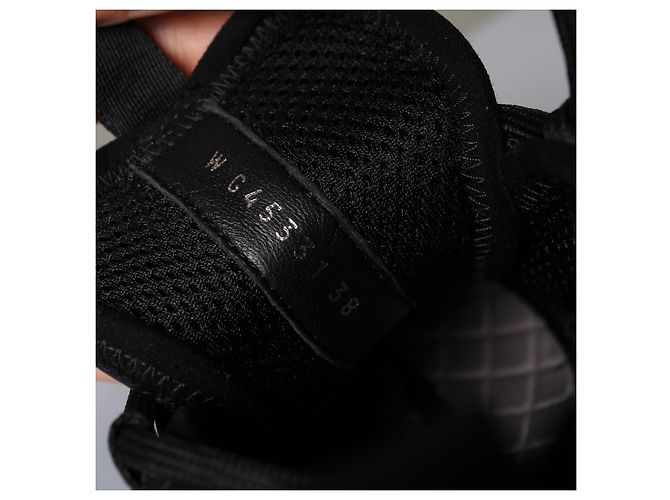 Chanel, baskets en daim avec logo CC doré Noir - vue 9