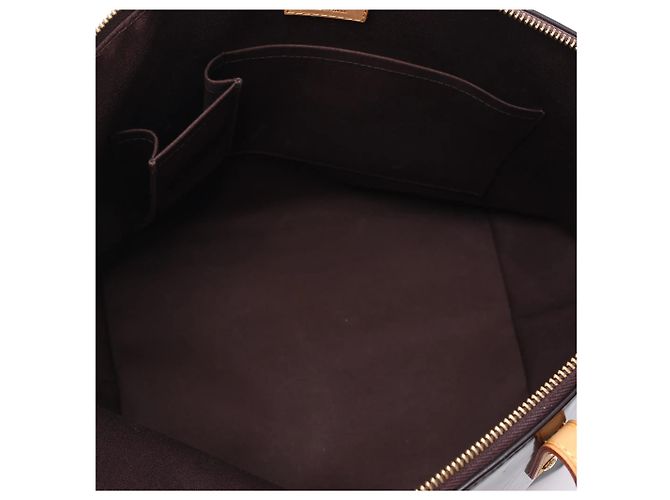 Borsa a tracolla Louis Vuitton Bellevue GM in pelle Vernis Burgundy M93589 Bordò - vista 11