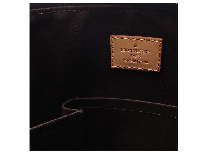 Borsa a tracolla Louis Vuitton Bellevue GM in pelle Vernis Burgundy M93589 Bordò - vista 12