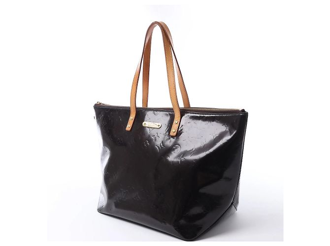 Borsa a tracolla Louis Vuitton Bellevue GM in pelle Vernis Burgundy M93589 Bordò - vista 3