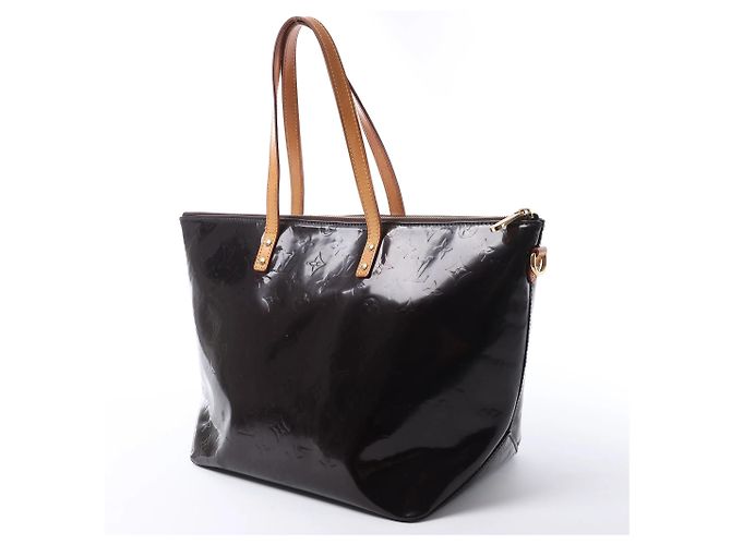 Borsa a tracolla Louis Vuitton Bellevue GM in pelle Vernis Burgundy M93589 Bordò - vista 5