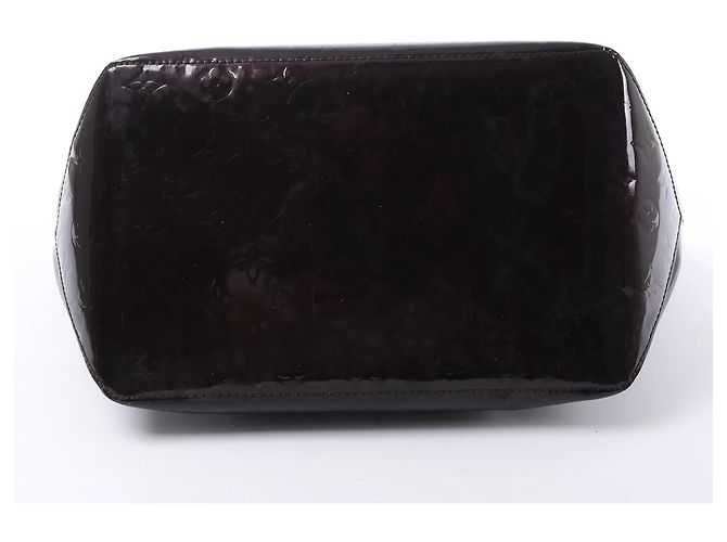 Borsa a tracolla Louis Vuitton Bellevue GM in pelle Vernis Burgundy M93589 Bordò - vista 8