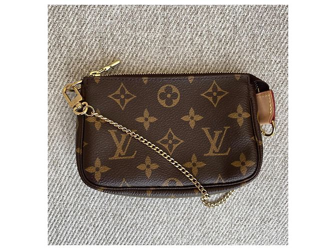 Louis Vuitton Mini Pochette Accessoires Marron - vue 3