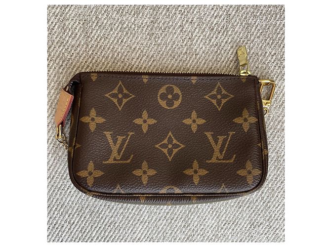 Louis Vuitton Mini Pochette Accessoires Marron - vue 4