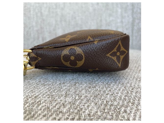 Louis Vuitton Mini Pochette Accessoires Marron - vue 5