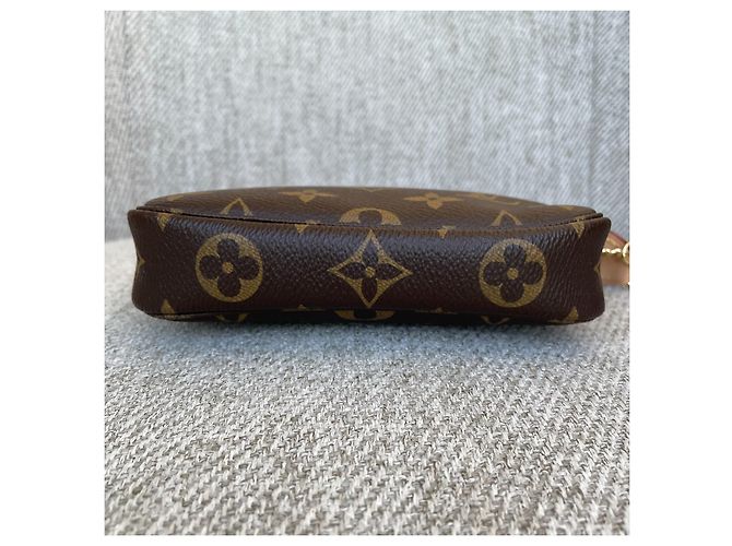 Louis Vuitton Mini Pochette Accessoires Marron - vue 6