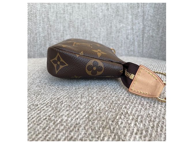 Louis Vuitton Mini Pochette Accessoires Marron - vue 7