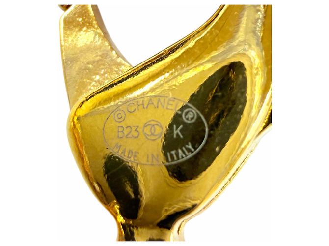Collar Choker Motif Bolso Matelassé Chanel Coco Mark Dorado - vista 8