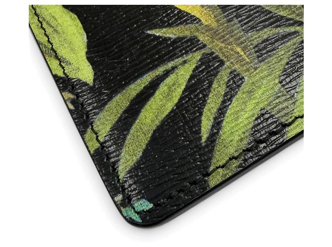 Gucci Leather Tropical Print Pouch Black - view 3