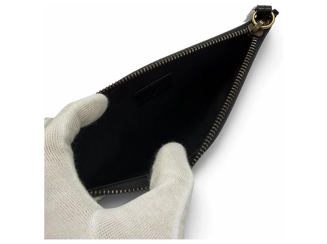 Gucci Leather Tropical Print Pouch Black - view 4
