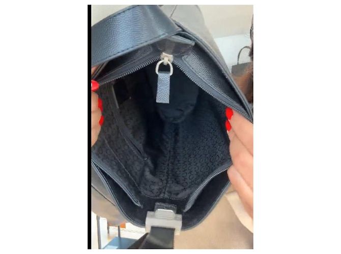 Céline Borsa a Secchiello in Pelle Nera Nero - vista 2