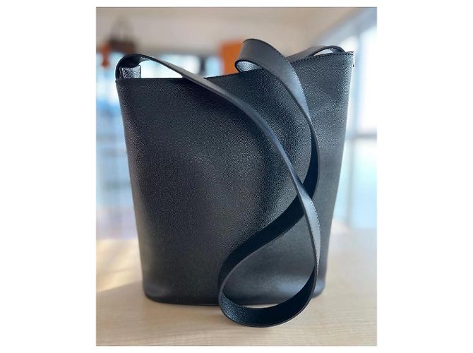 Céline Borsa a Secchiello in Pelle Nera Nero - vista 5