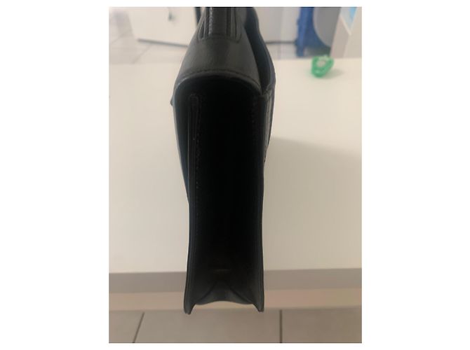Sac à main Givenchy en cuir noir grainé - vue 6