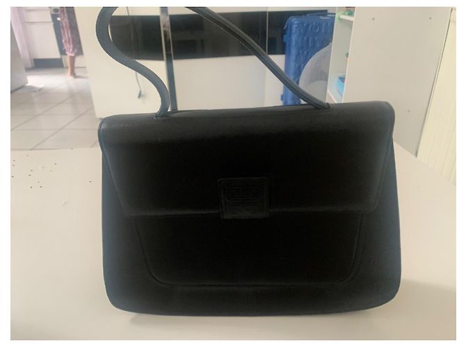 Sac à main Givenchy en cuir noir grainé - vue 9