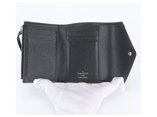 Louis Vuitton Epi Portefeuille Victorine Tri-fold Wallet Nero - vista 6